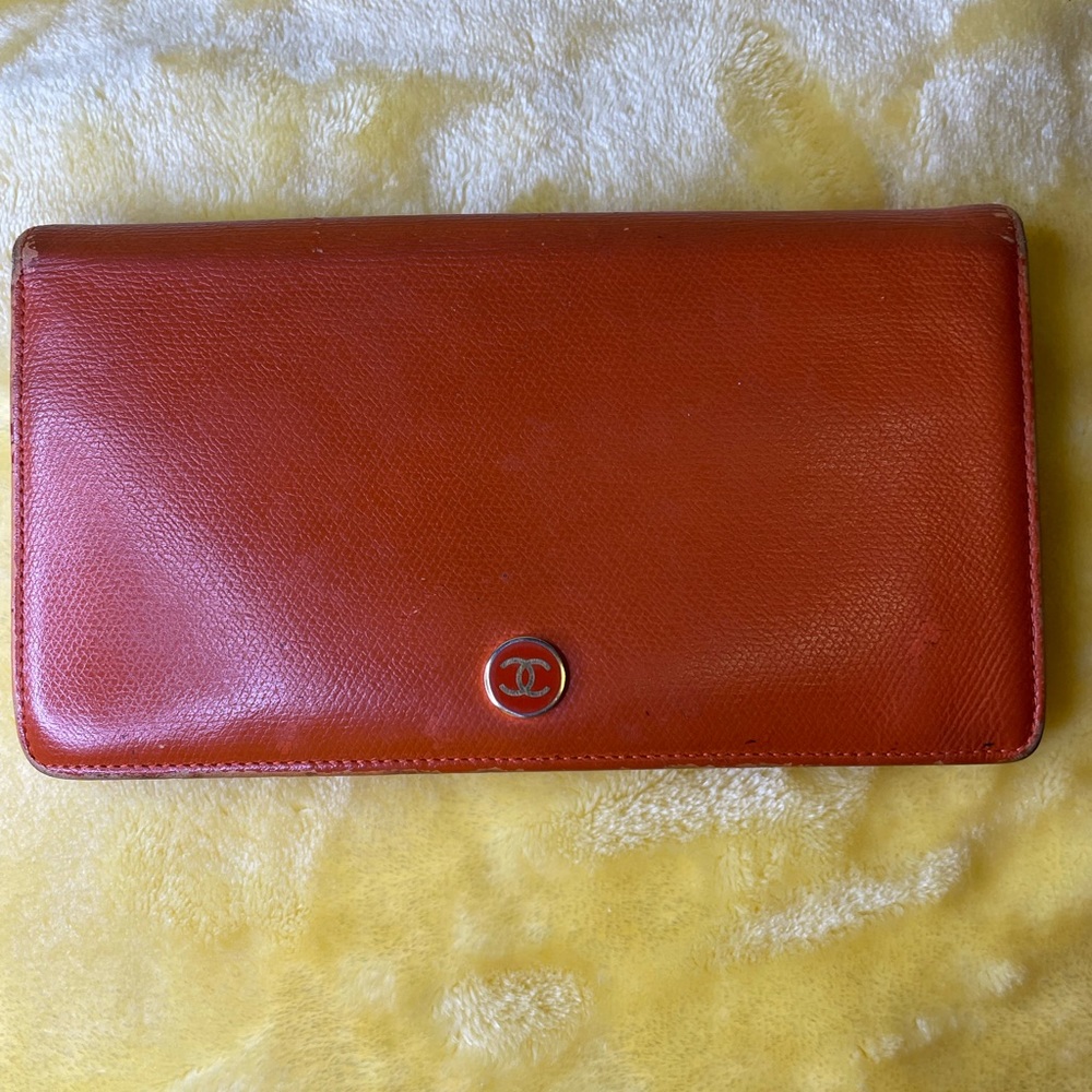 Authentic CHANEL Bi-Fold wallet
